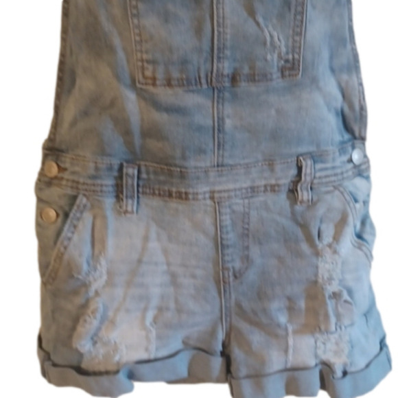 Almost famous Overall jeanshorts.Size 11. Great used condition,  no flaws. - Picture 3 of 12